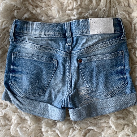 H&M cuffed Jean shorts - Picture 2 of 2